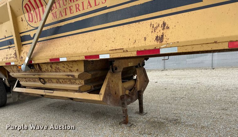 image for item DQ0764 1996 Midland  Gravel Trailer bottom dump trailer