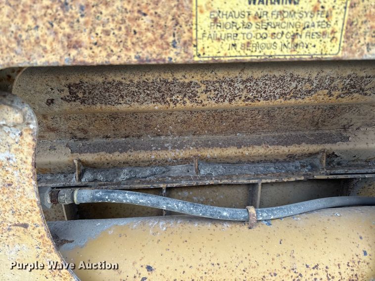 image for item DQ0764 1996 Midland  Gravel Trailer bottom dump trailer