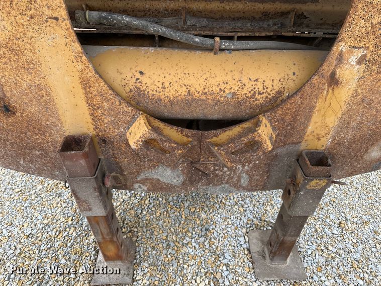 image for item DQ0764 1996 Midland  Gravel Trailer bottom dump trailer