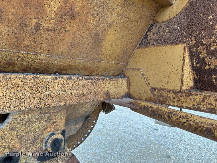 image for item DQ0764 1996 Midland  Gravel Trailer bottom dump trailer