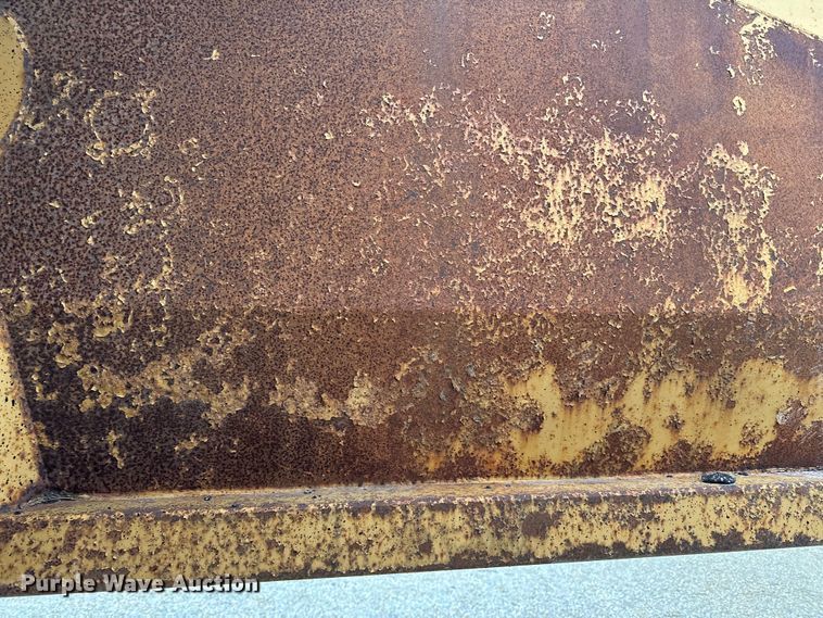 image for item DQ0764 1996 Midland  Gravel Trailer bottom dump trailer