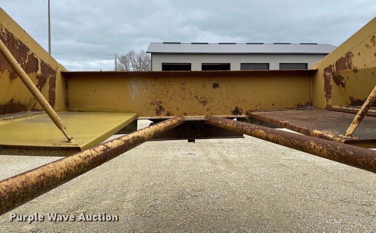 image for item DQ0764 1996 Midland  Gravel Trailer bottom dump trailer