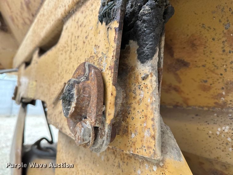 image for item DQ0764 1996 Midland  Gravel Trailer bottom dump trailer