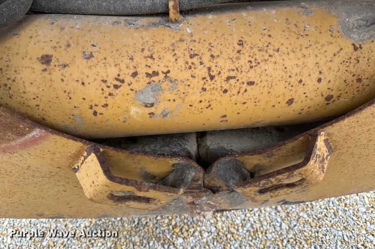 image for item DQ0764 1996 Midland  Gravel Trailer bottom dump trailer