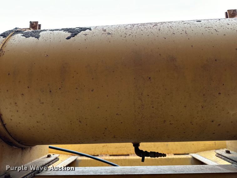 image for item DQ0764 1996 Midland  Gravel Trailer bottom dump trailer