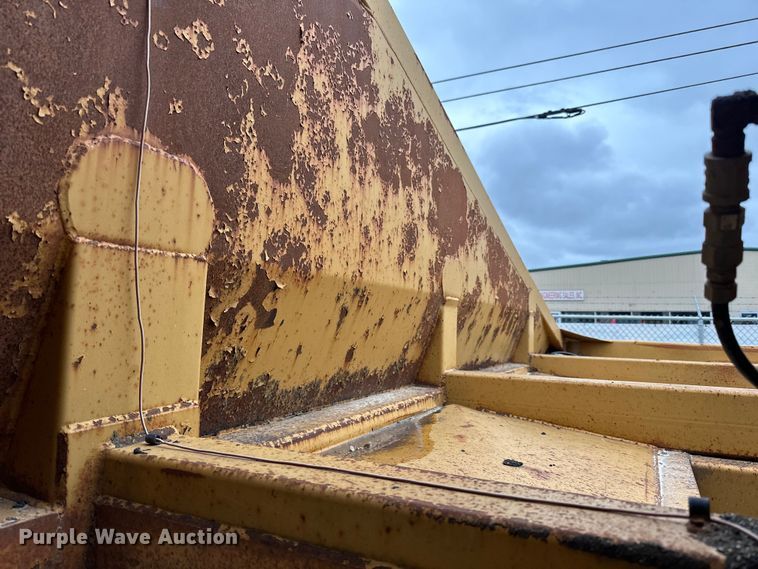 image for item DQ0764 1996 Midland  Gravel Trailer bottom dump trailer