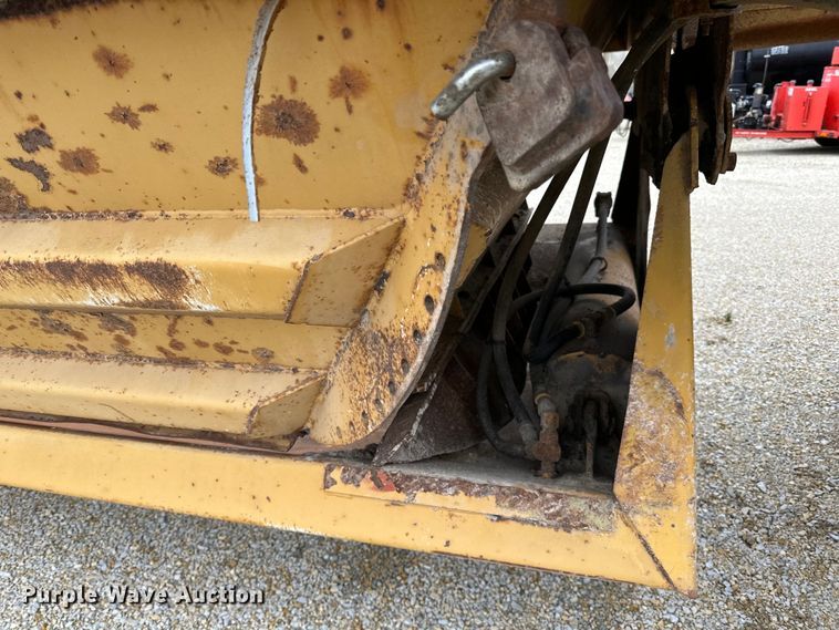 image for item DQ0764 1996 Midland  Gravel Trailer bottom dump trailer