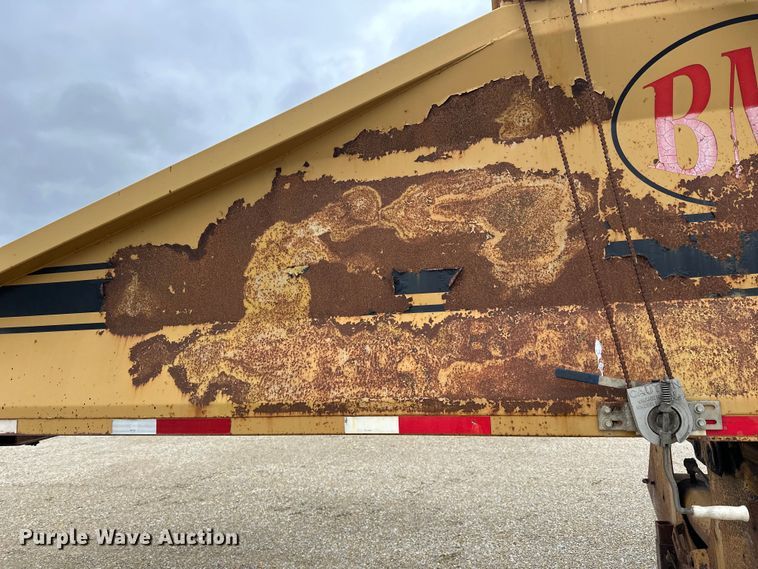 image for item DQ0764 1996 Midland  Gravel Trailer bottom dump trailer