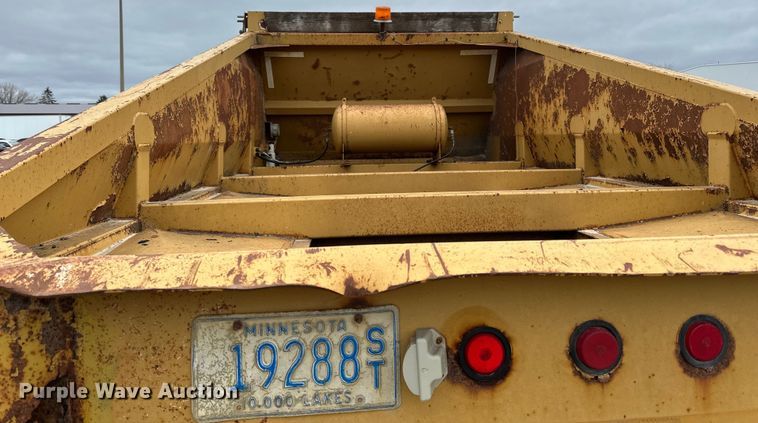 image for item DQ0764 1996 Midland  Gravel Trailer bottom dump trailer