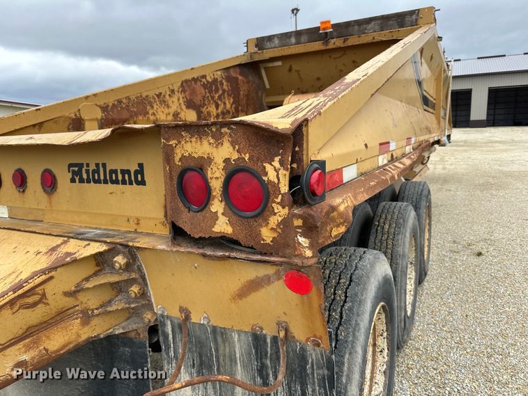image for item DQ0764 1996 Midland  Gravel Trailer bottom dump trailer