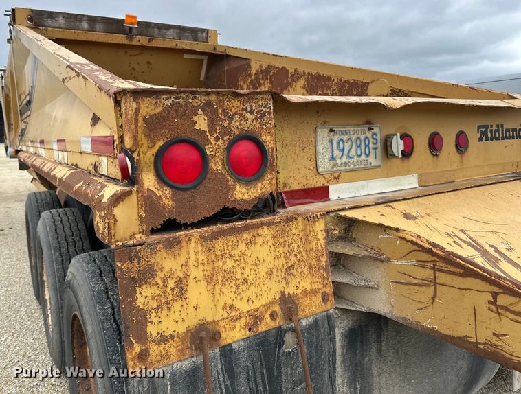 image for item DQ0764 1996 Midland  Gravel Trailer bottom dump trailer