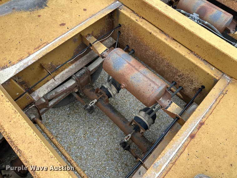 image for item DQ0764 1996 Midland  Gravel Trailer bottom dump trailer