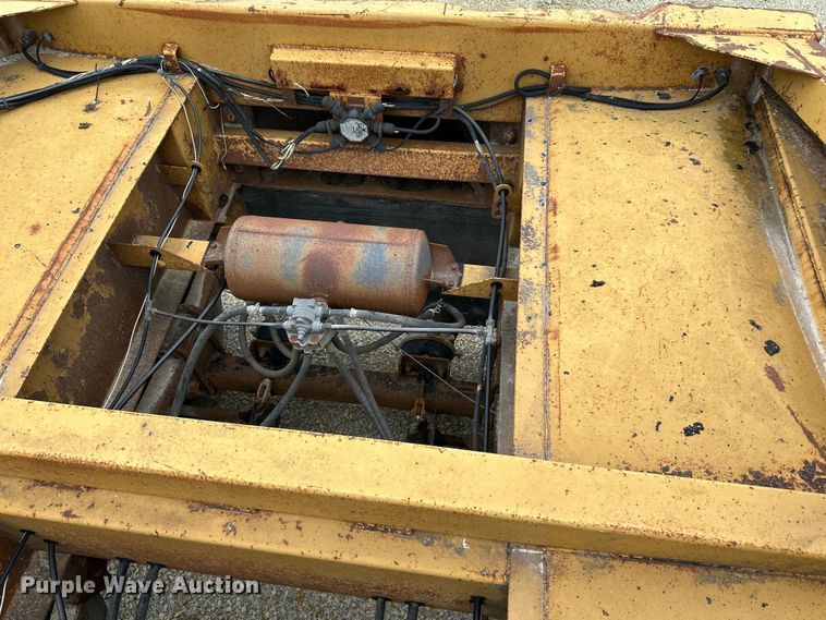 image for item DQ0764 1996 Midland  Gravel Trailer bottom dump trailer