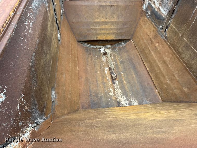 image for item DQ0764 1996 Midland  Gravel Trailer bottom dump trailer