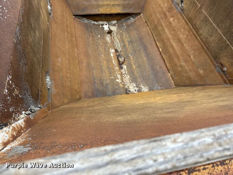 image for item DQ0764 1996 Midland  Gravel Trailer bottom dump trailer