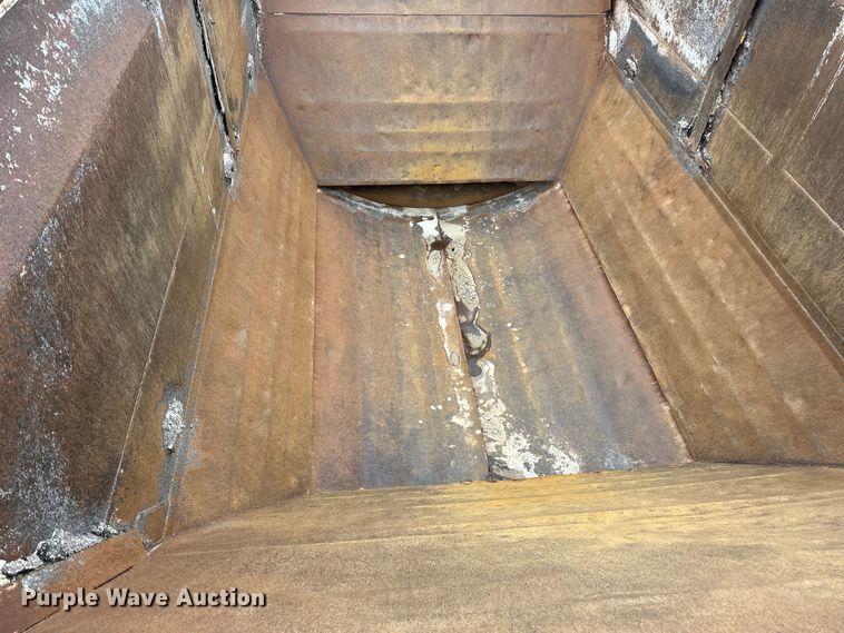 image for item DQ0764 1996 Midland  Gravel Trailer bottom dump trailer