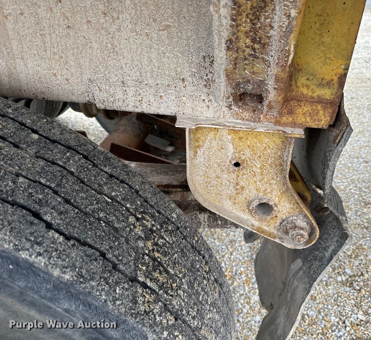 image for item DQ0764 1996 Midland  Gravel Trailer bottom dump trailer