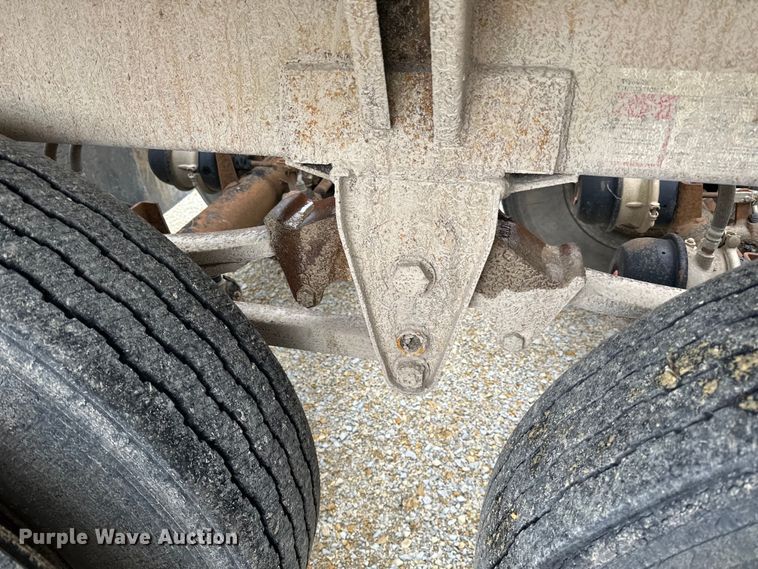 image for item DQ0764 1996 Midland  Gravel Trailer bottom dump trailer