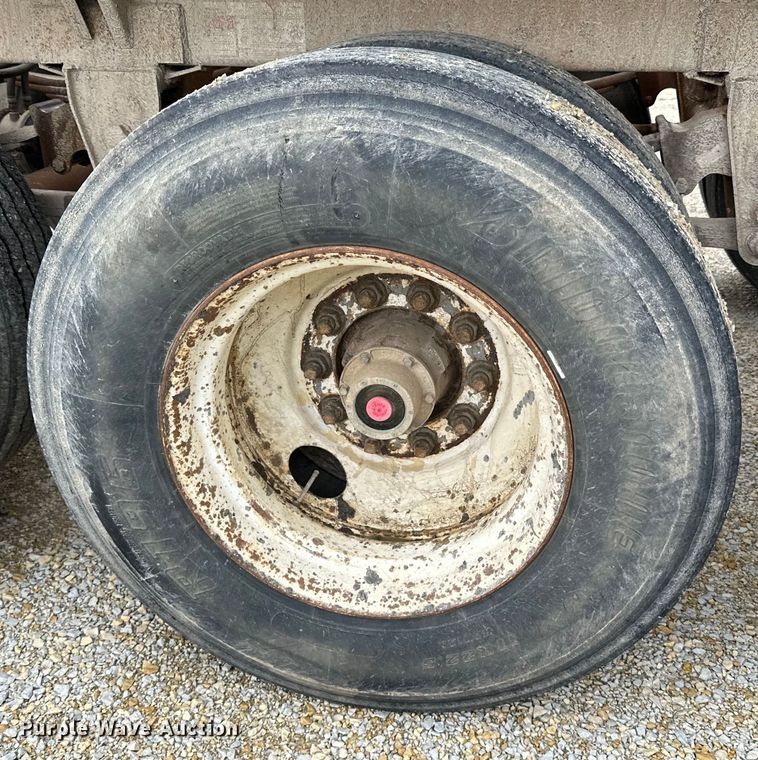 image for item DQ0764 1996 Midland  Gravel Trailer bottom dump trailer