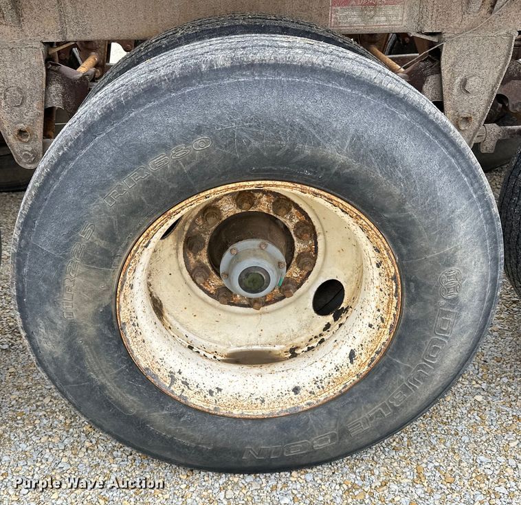 image for item DQ0764 1996 Midland  Gravel Trailer bottom dump trailer