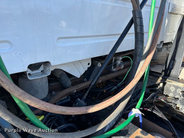 image for item DQ0818 2014 Volvo  VNL semi truck