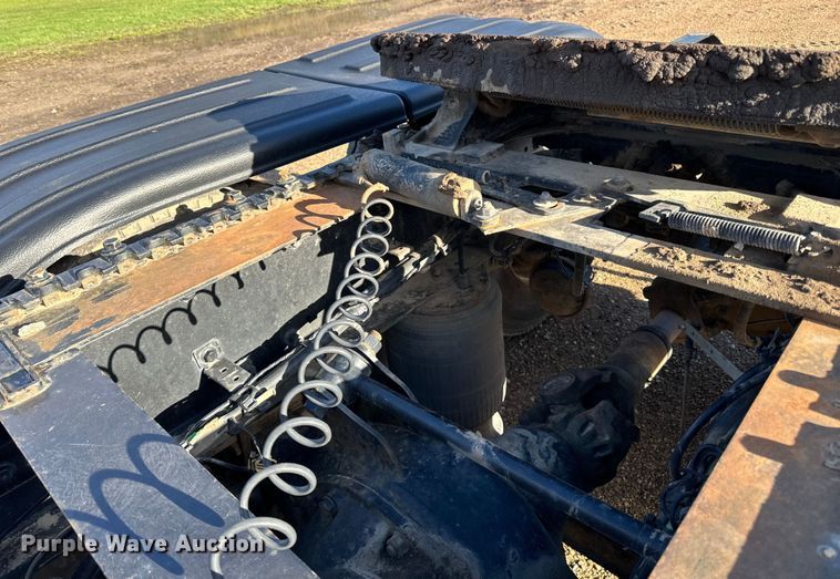 image for item DQ0818 2014 Volvo  VNL semi truck