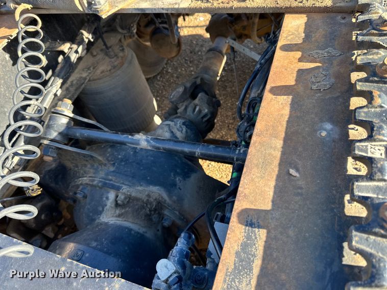 image for item DQ0818 2014 Volvo  VNL semi truck