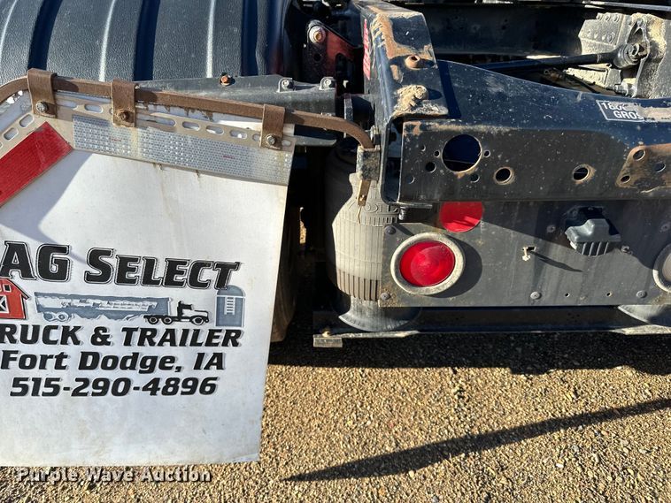 image for item DQ0818 2014 Volvo  VNL semi truck