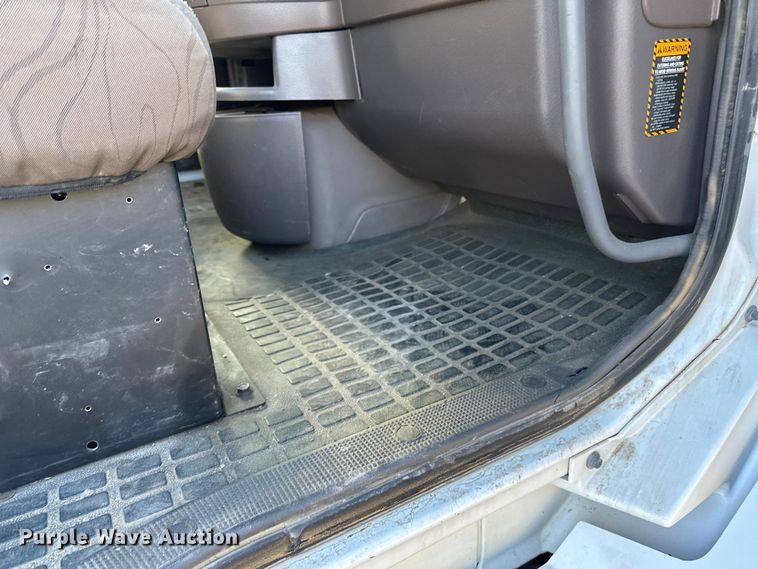 image for item DQ0818 2014 Volvo  VNL semi truck