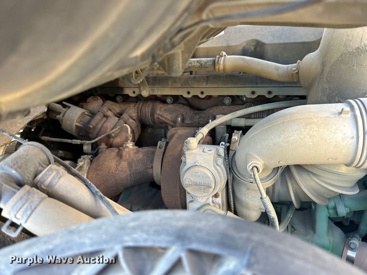 image for item DQ0818 2014 Volvo  VNL semi truck