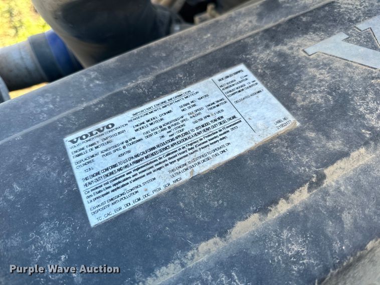 image for item DQ0818 2014 Volvo  VNL semi truck