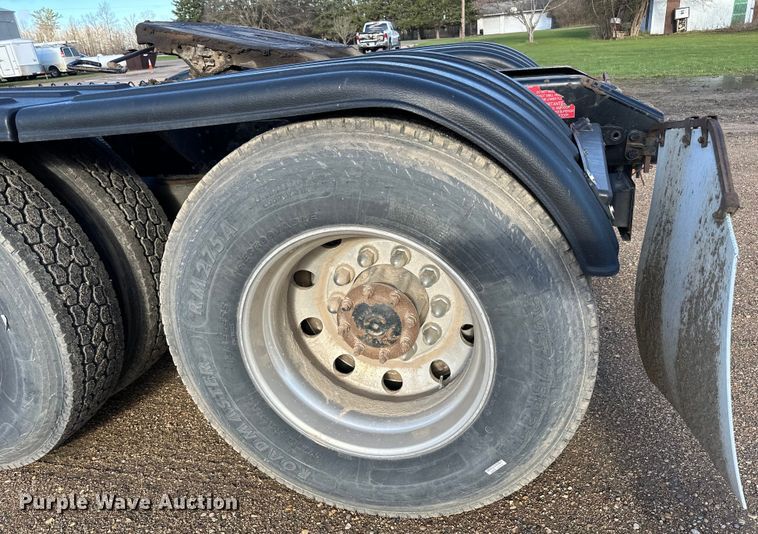 image for item DQ0818 2014 Volvo  VNL semi truck