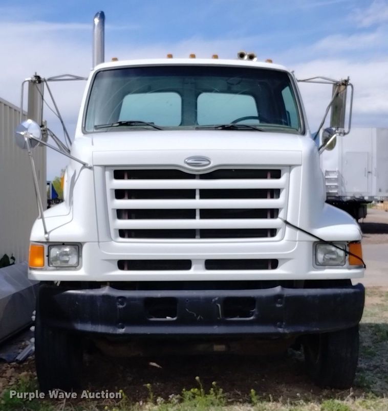 image for item DQ6098 2000 Sterling  L7500 semi truck