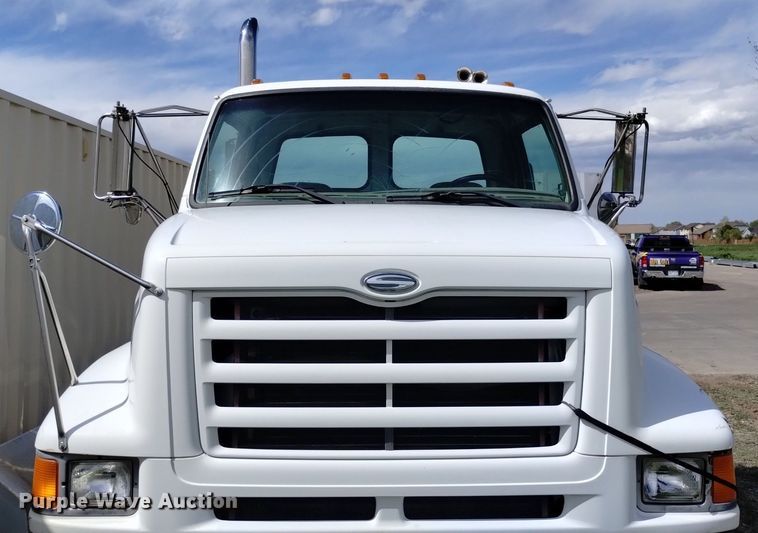 image for item DQ6098 2000 Sterling  L7500 semi truck