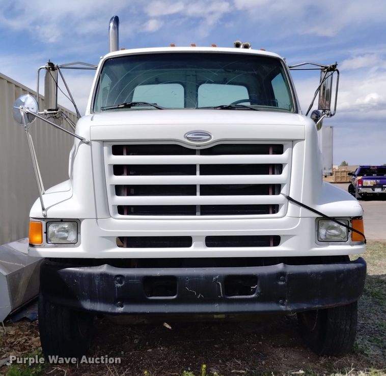 image for item DQ6098 2000 Sterling  L7500 semi truck