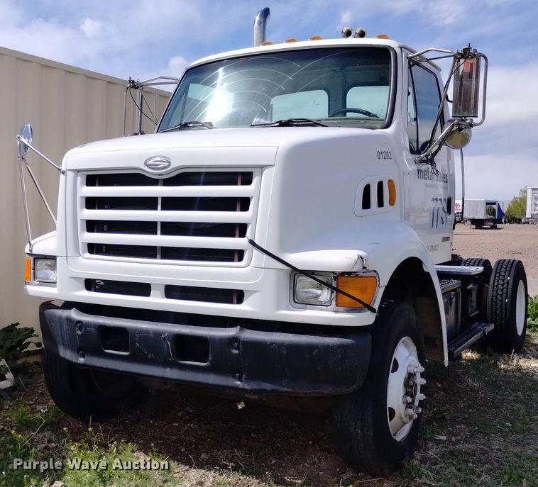 image for item DQ6098 2000 Sterling  L7500 semi truck