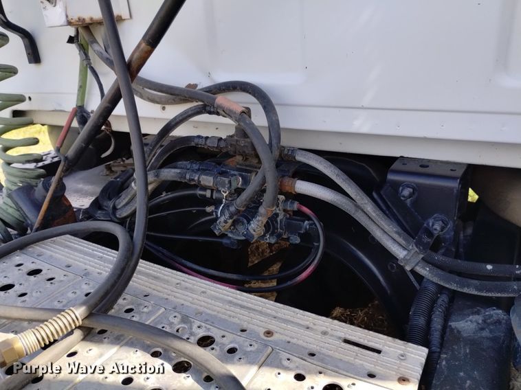 image for item DQ6098 2000 Sterling  L7500 semi truck