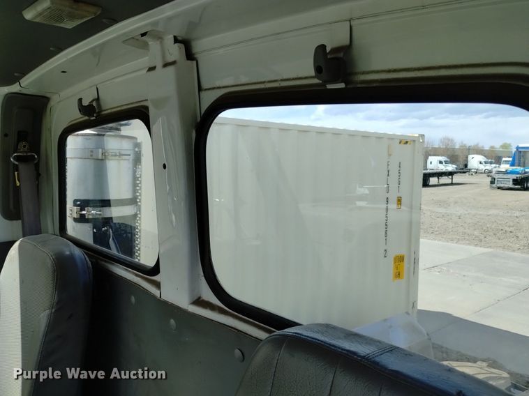 image for item DQ6098 2000 Sterling  L7500 semi truck