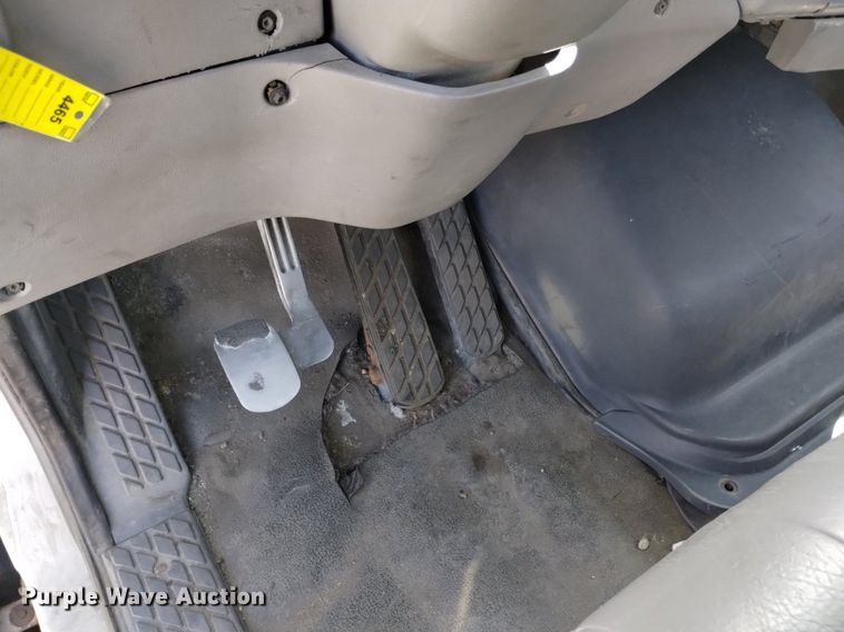 image for item DQ6098 2000 Sterling  L7500 semi truck