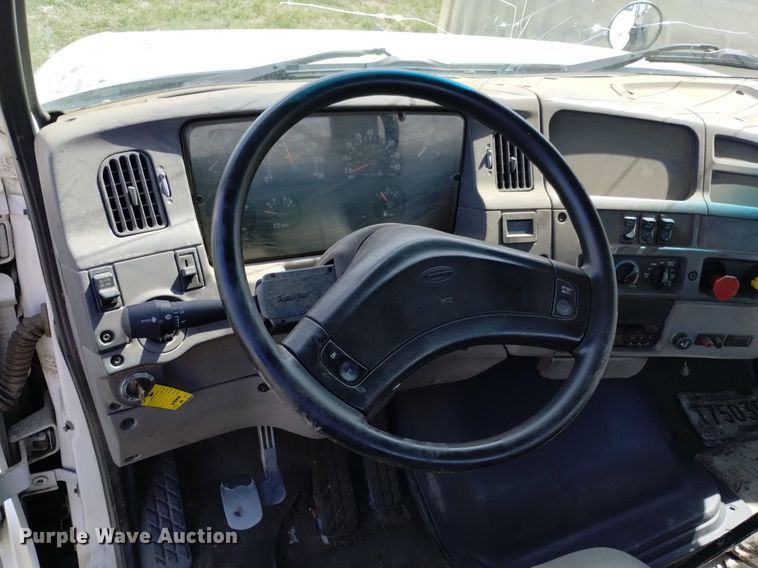 image for item DQ6098 2000 Sterling  L7500 semi truck