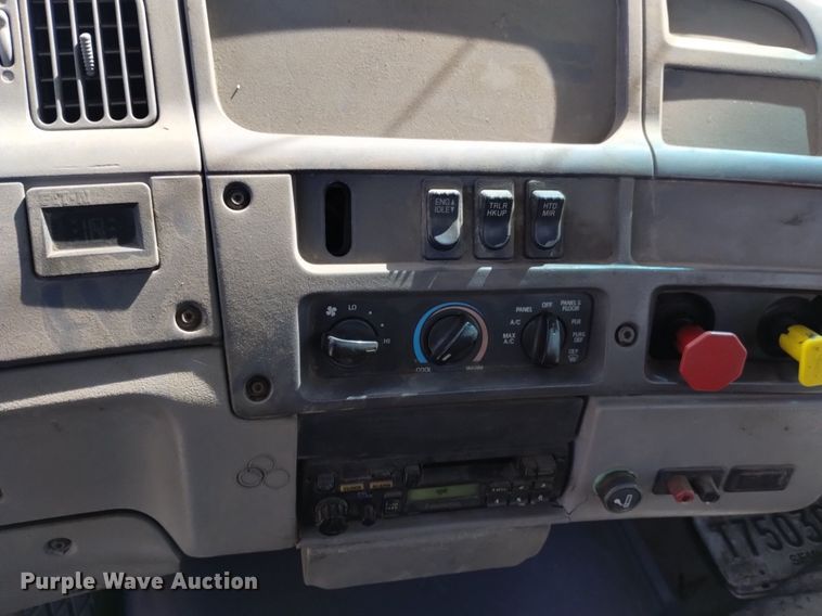 image for item DQ6098 2000 Sterling  L7500 semi truck