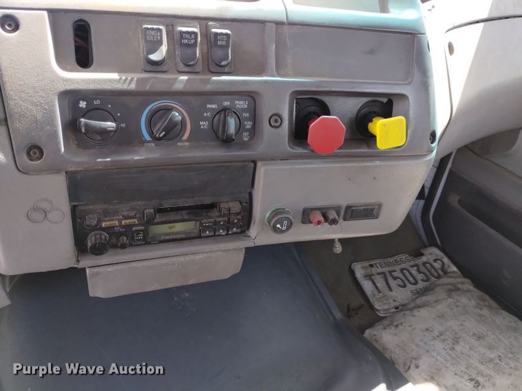 image for item DQ6098 2000 Sterling  L7500 semi truck