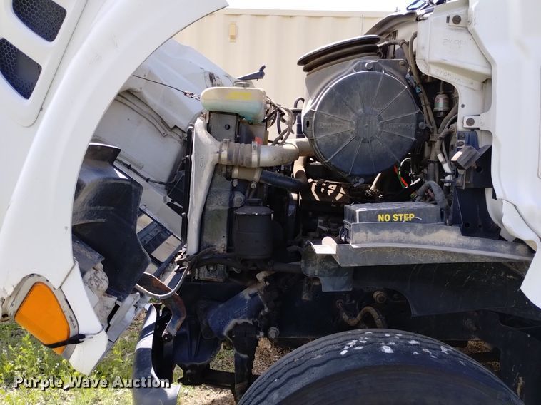 image for item DQ6098 2000 Sterling  L7500 semi truck