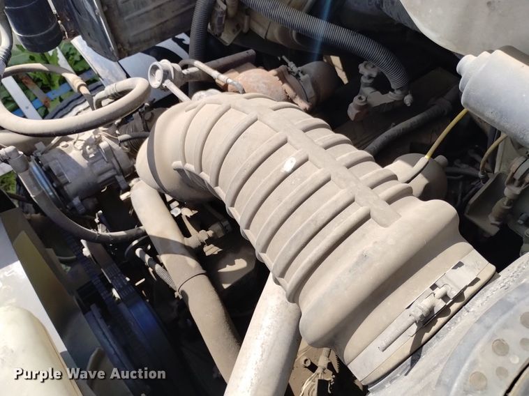 image for item DQ6098 2000 Sterling  L7500 semi truck