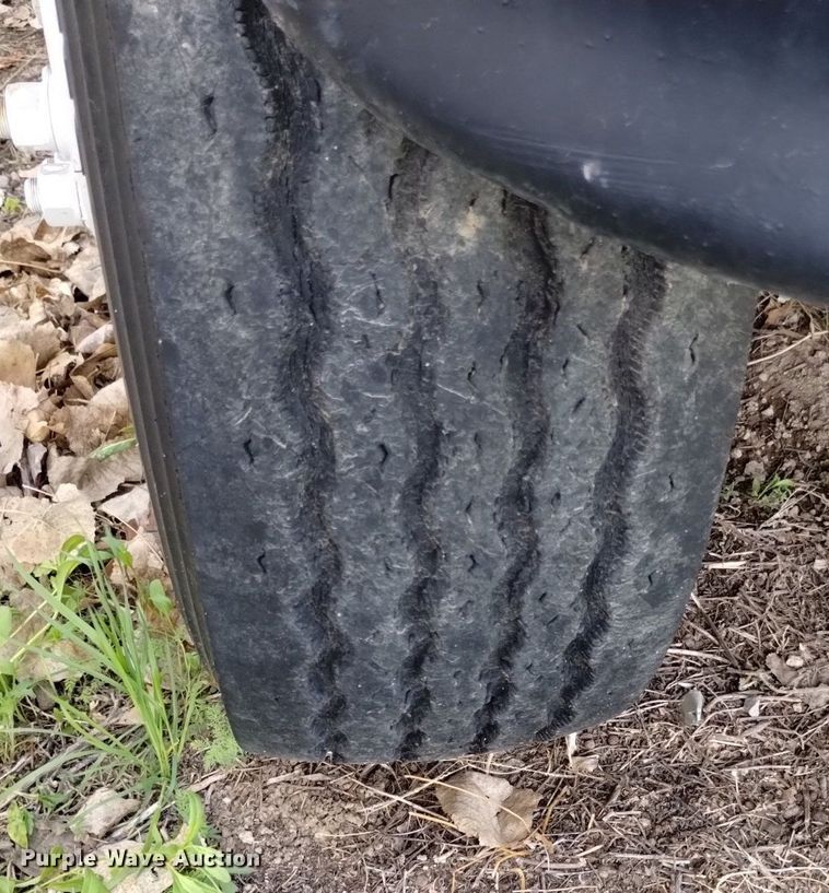 image for item DQ6098 2000 Sterling  L7500 semi truck