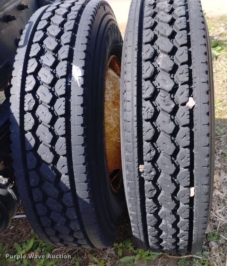 image for item DQ6098 2000 Sterling  L7500 semi truck