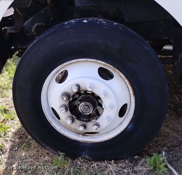 image for item DQ6098 2000 Sterling  L7500 semi truck