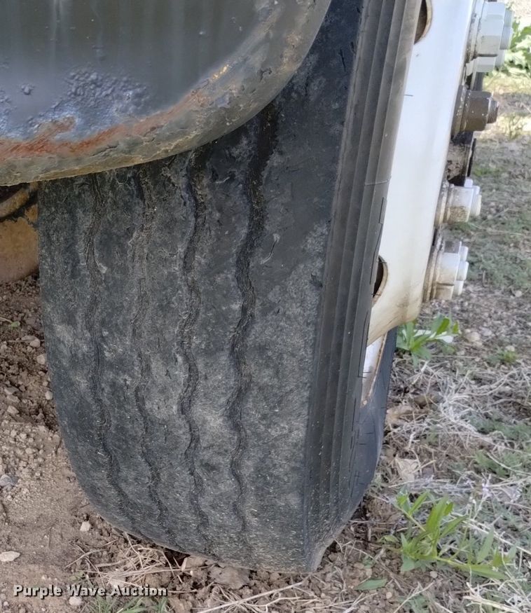 image for item DQ6098 2000 Sterling  L7500 semi truck