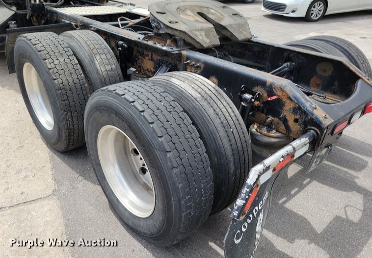 image for item DR7874 2009 Volvo VN Series semi truck