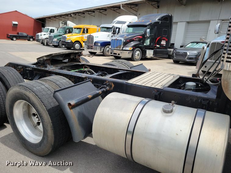 image for item DR7874 2009 Volvo VN Series semi truck